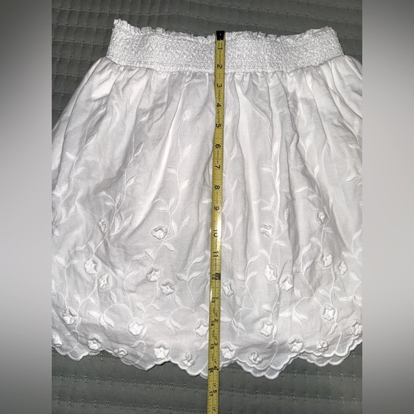 Lilly Pulitzer White Embroidered Floral Scallop Skirt Size Small. VVGUC - Picture 10 of 11